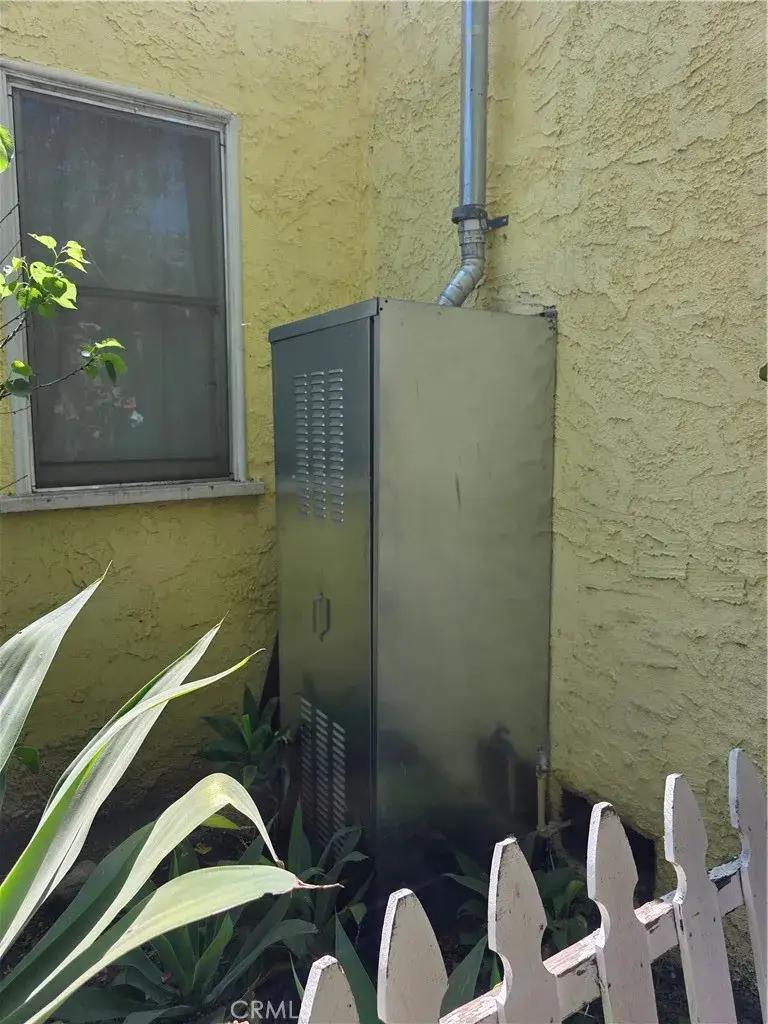 3015 Sunnynook Dr., Los Angeles, CA 90039 - #1