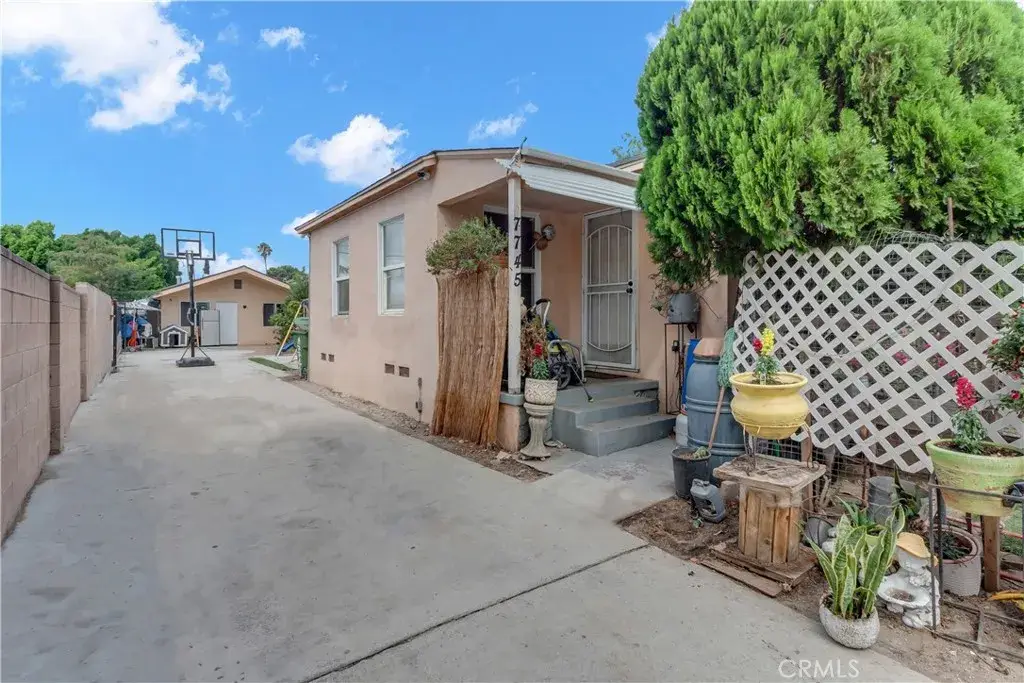7745 Radford, North Hollywood, CA 91605 - #1