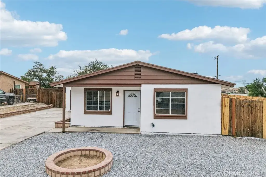 15535 Fresno, Victorville, CA 92395 - #1