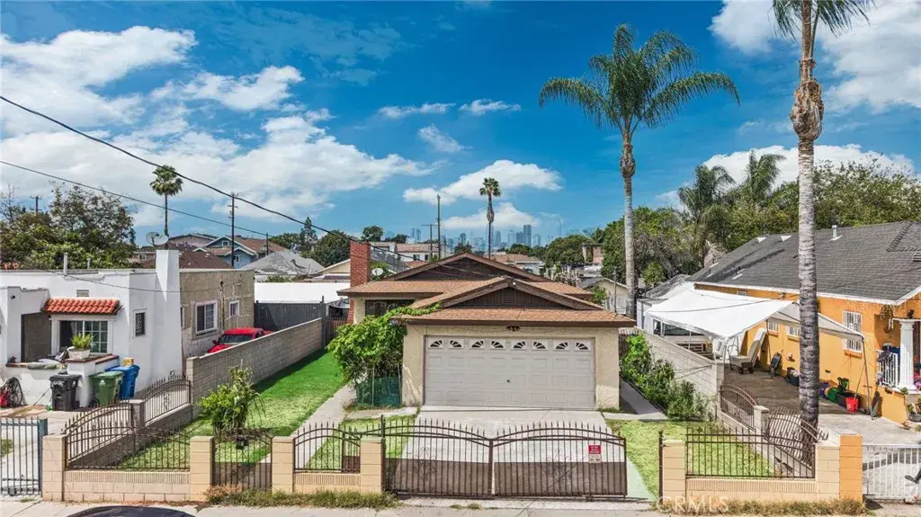 915 E 41st, Los Angeles, CA 90011 - #1