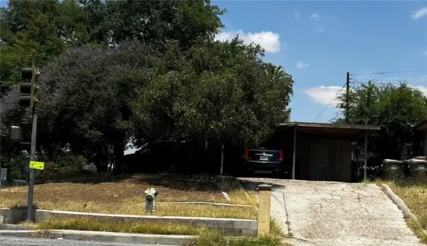2200 College Avenue, Bakersfield, CA 93306