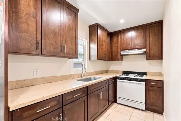 5017 S San Pedro, Los Angeles, CA 90011