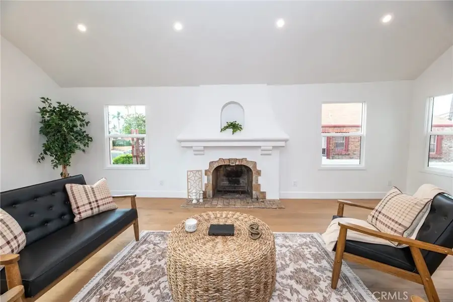 4832 S Victoria, View Park Windsor Hills, CA 90043 - #3