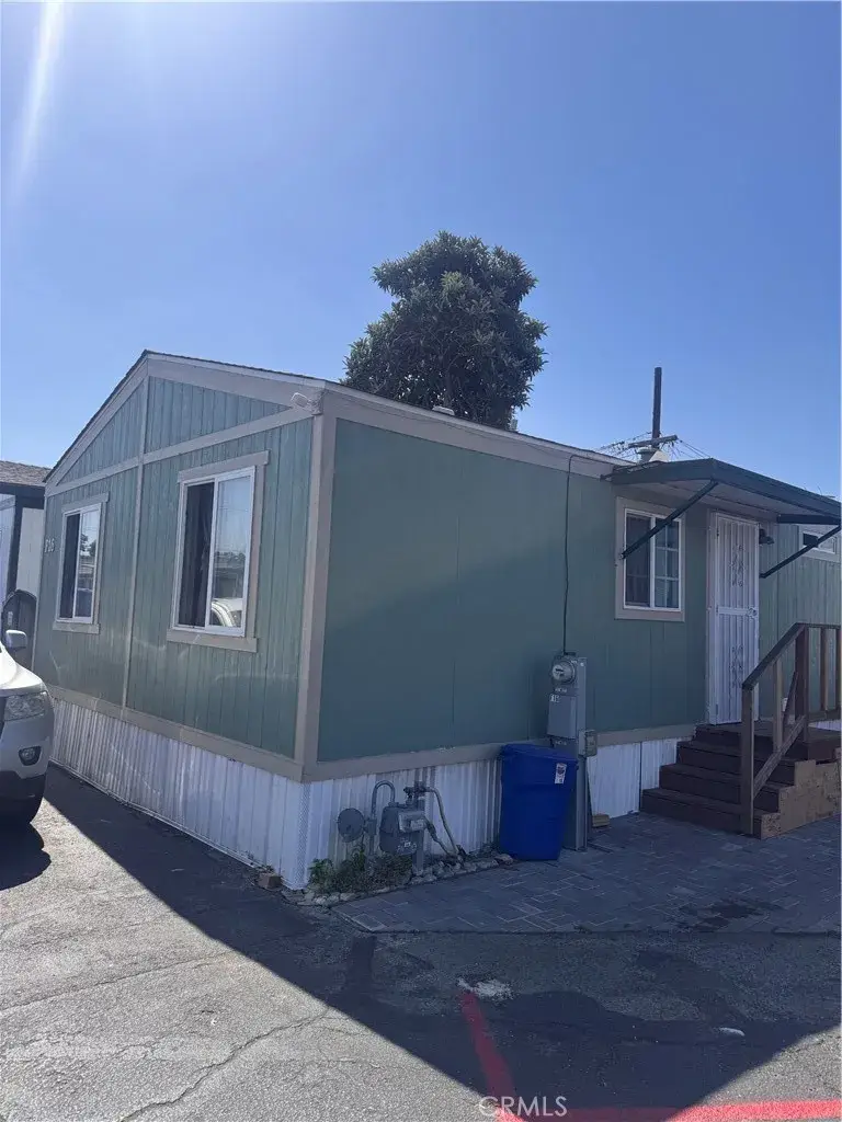 15325 Orange, Paramount, CA 90723 - #1