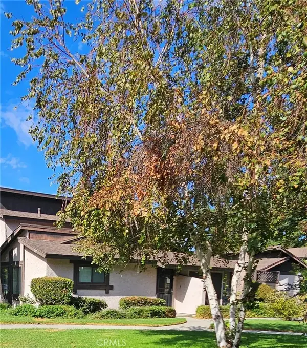 7552 Corbin Avenue #4, Reseda, CA 91335
