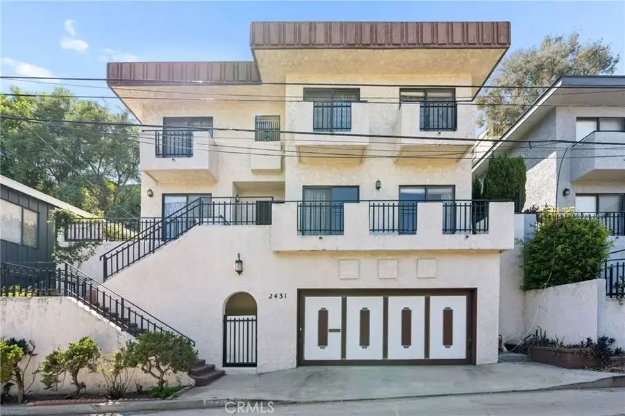 2431 Claremont, Los Angeles, CA 90027 - #3