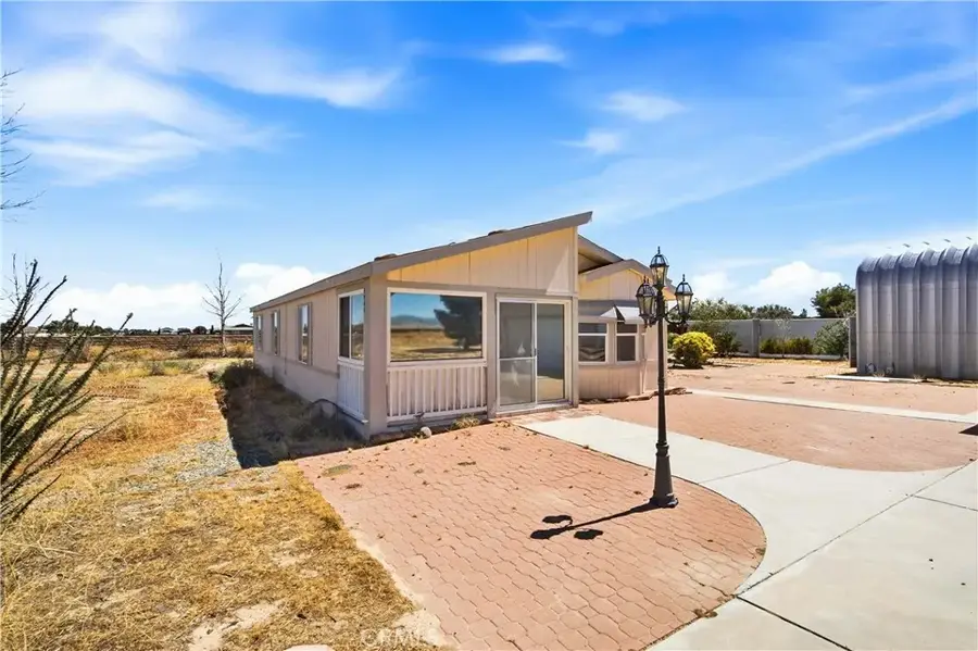 8848 W Avenue D8, Lancaster, CA 93536 - #2