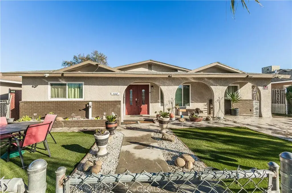 2467 S Holloway Avenue, Fresno, CA 93725 - #1