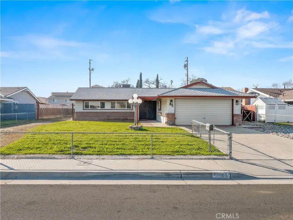 25 Linda, Lemoore, CA 93245 - #1