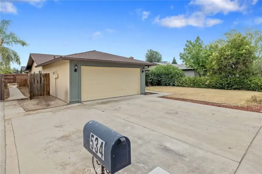 534 W Swift Avenue, Clovis, CA 93612 - #3