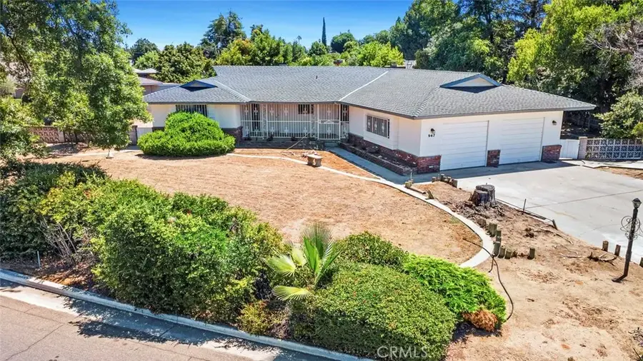 947 S Stanford Avenue, Fresno, CA 93727 - #2