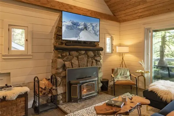 975 Mercury Way, Crestline, CA 92325