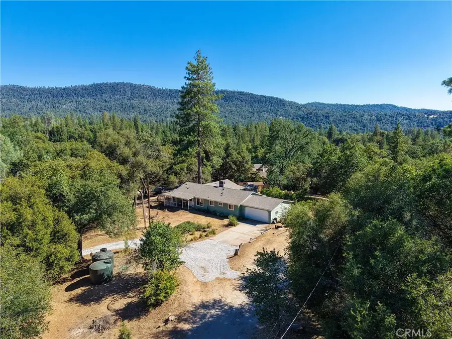 38696 Sierra Lakes Dr., Oakhurst, CA 93644 - #2
