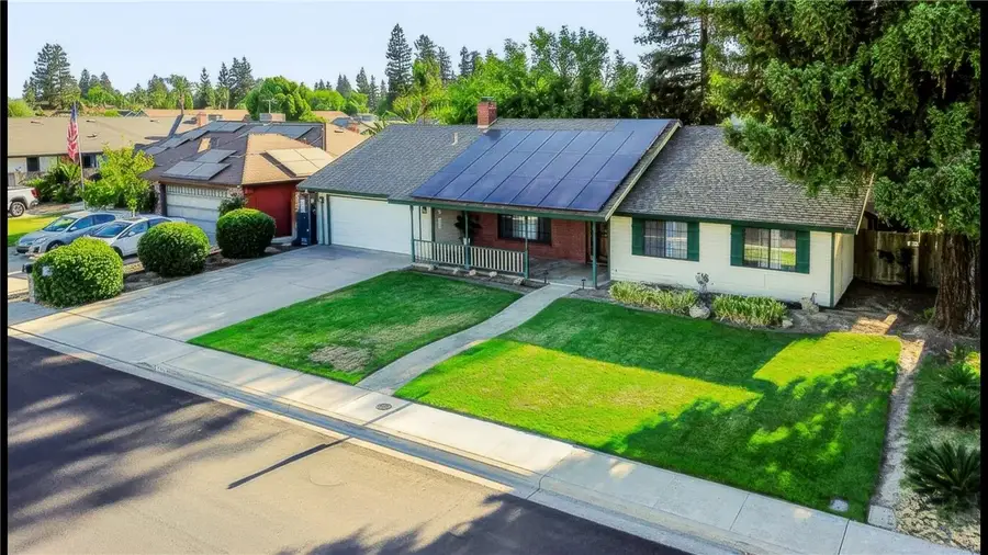 1307 S Arkle Street, Visalia, CA 93292 - #2