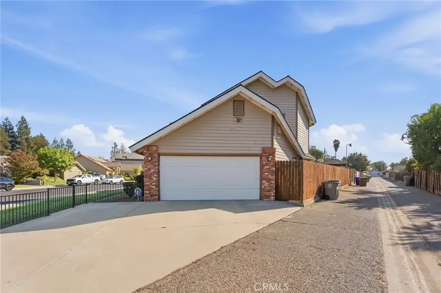 662 S Boyd, Kerman, CA 93630 - #3