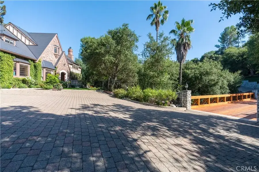 375 Berkshire Avenue, La Canada Flintridge, CA 91011 - Image #3