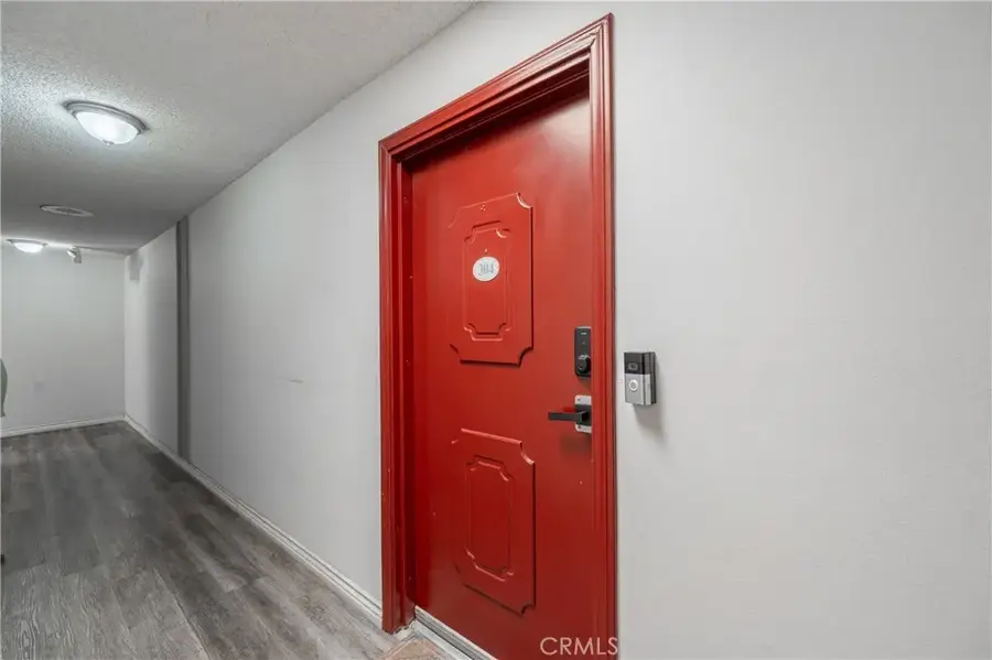 930 N Louise #304, Glendale, CA 91207 - Image #2