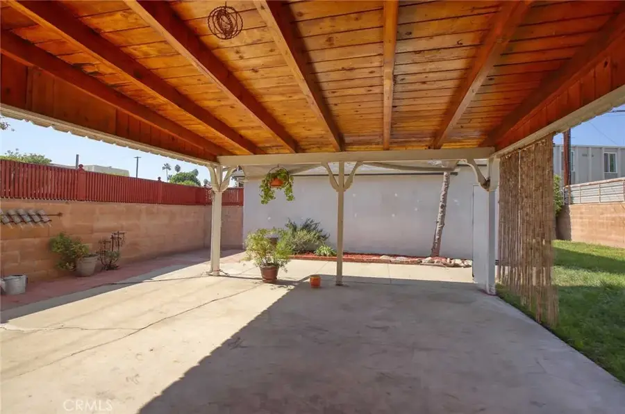 6903 Halbrent Avenue, Van Nuys, CA 91405 - Image #2