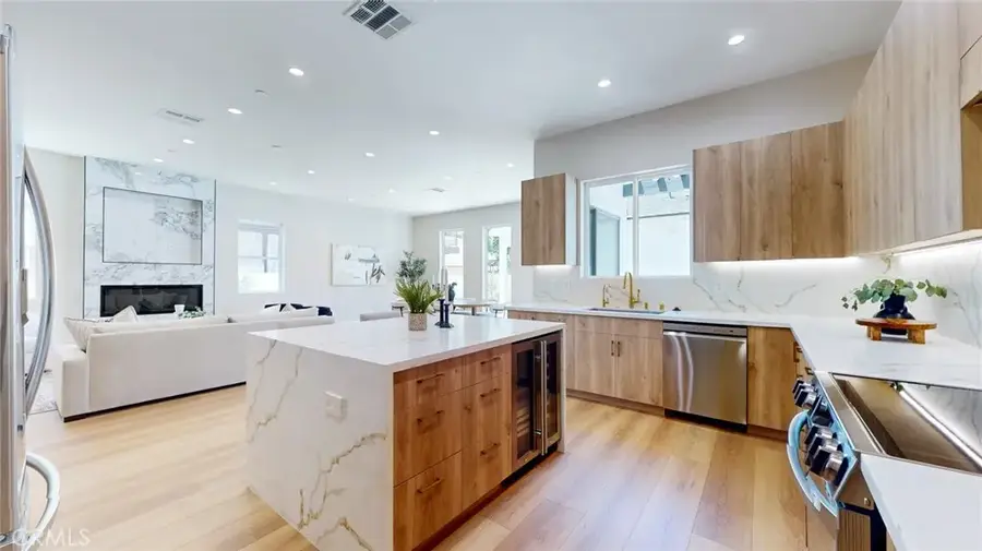 421 N Catalina Street, Burbank, CA 91505 - Image #2