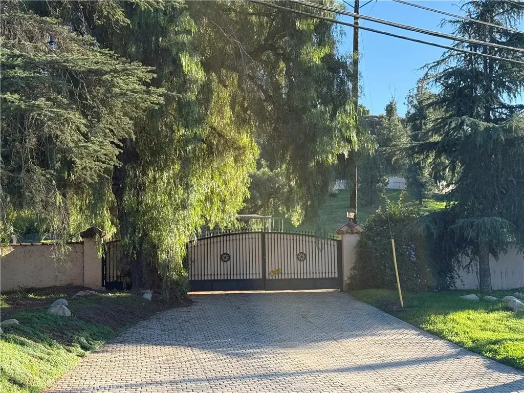 9528 N Sunland Blvd, Shadow Hills, CA 91040 - Image #1