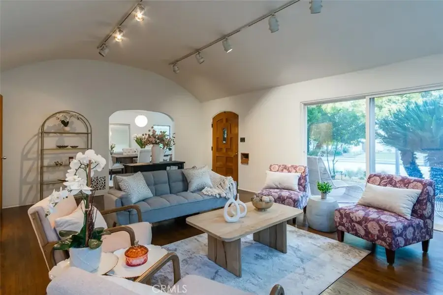 254 S Berkeley Ave, Pasadena, CA 91107 - Image #2