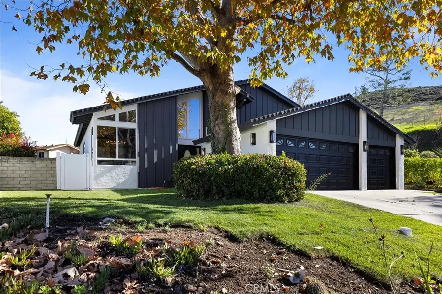 382 Thunderhead St, Thousand Oaks, CA 91360 - Image #2