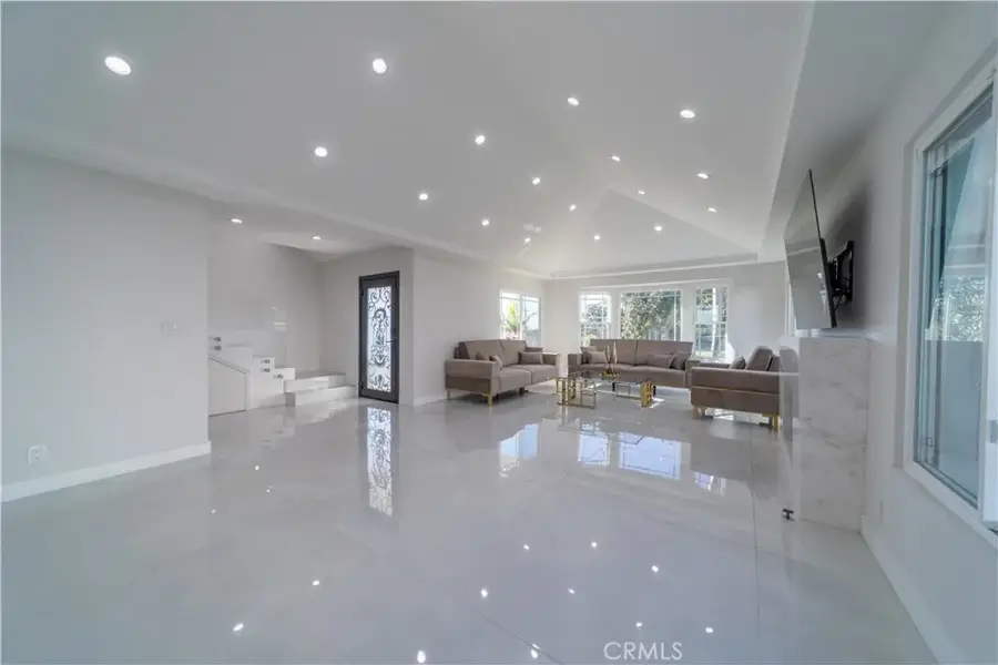 902 E Walnut Avenue, Burbank, CA 91501 - #2