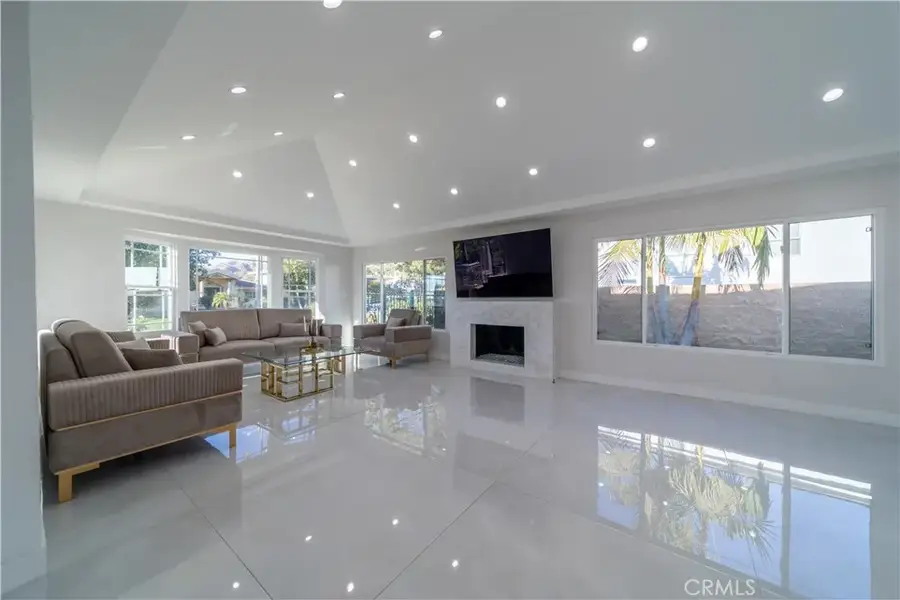 902 E Walnut Avenue, Burbank, CA 91501 - #3