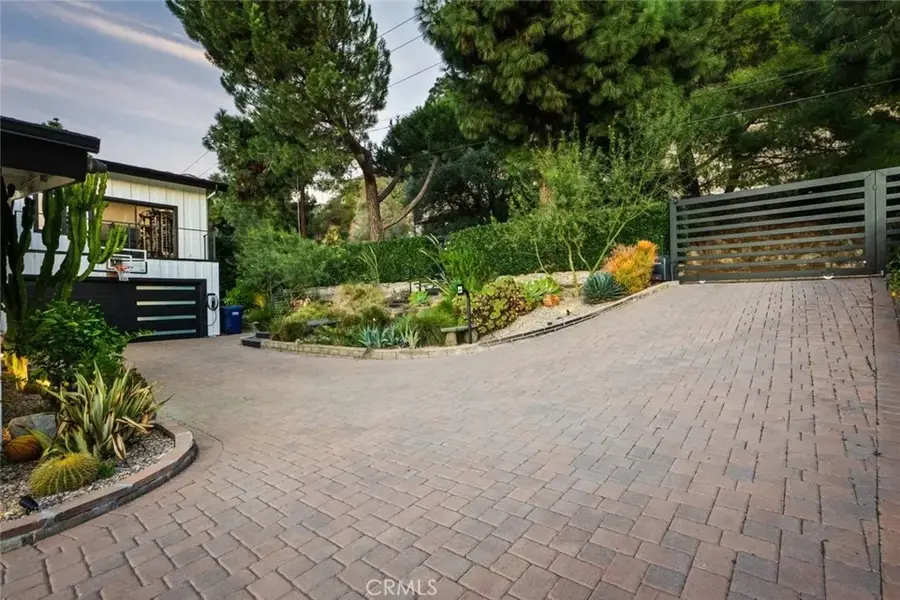 5481 Ocean View Boulevard, La Canada Flintridge, CA 91011 - Image #2