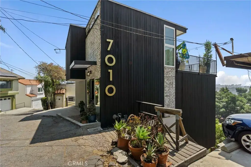 7010 Loyal Trail, Los Angeles, CA 90068 - Image #1