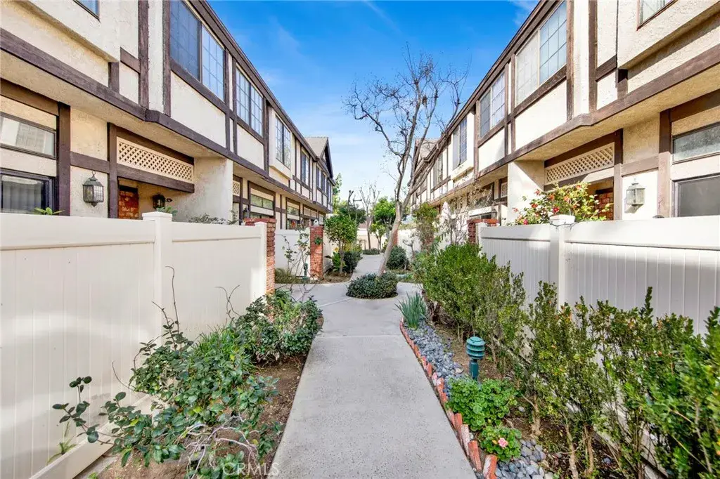 20737 Roscoe #203, Winnetka, CA 91306 - Image #1