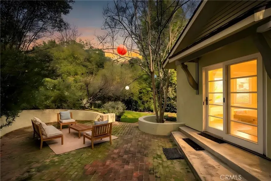 1898 Bonita Dr, Glendale, CA 91208 - Image #2