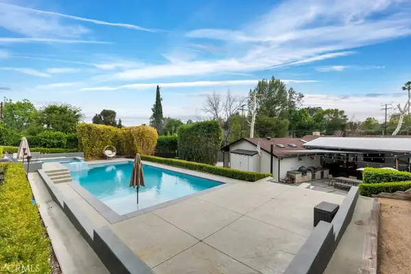 19943 Oxnard, Woodland Hills, CA 91367