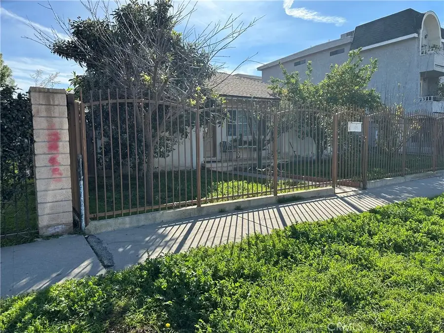 6044 Woodman, Van Nuys, CA 91401 - #2