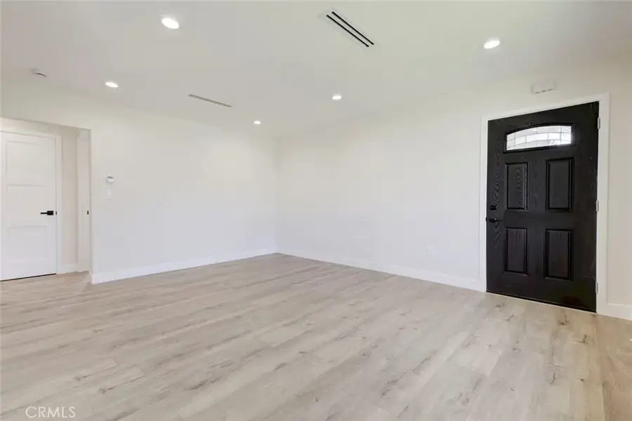 210 W Alameda, Burbank, CA 91502 - #3