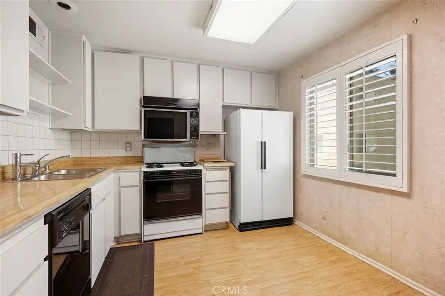 9555 Via Venezia, Burbank, CA 91504 - #3