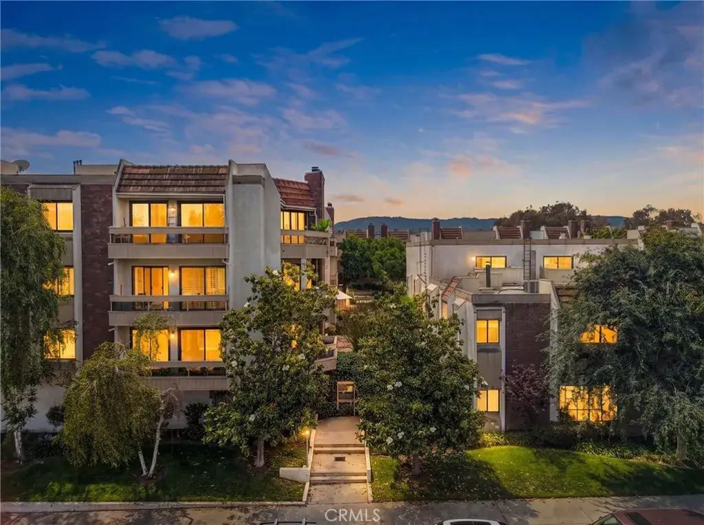 17150 Burbank, Encino, CA 91316 - #1