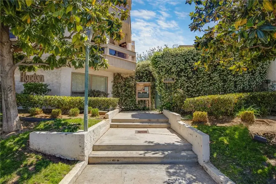 17150 Burbank, Encino, CA 91316 - #2