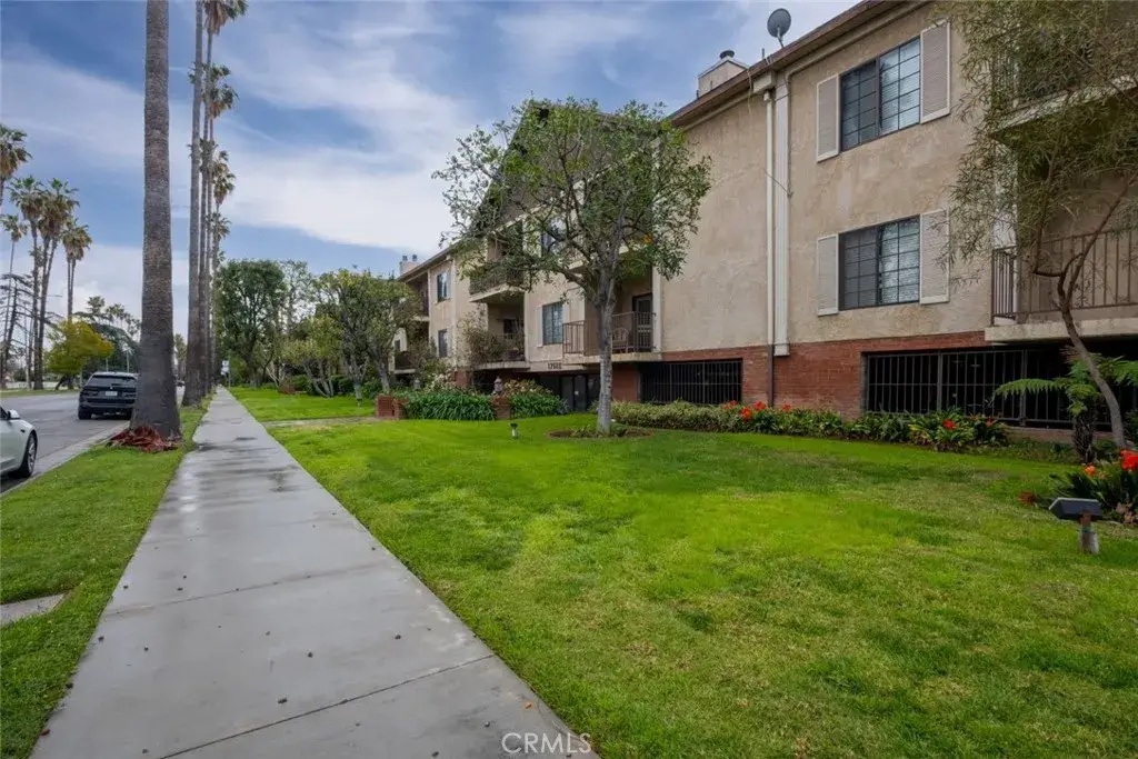 17522 Sherman Way #202, Van Nuys, CA 91406 - #1
