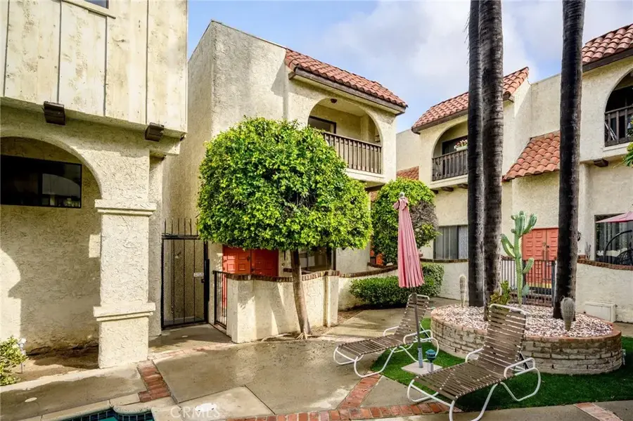 300 N Isabel Street #10, Glendale, CA 91206 - #2
