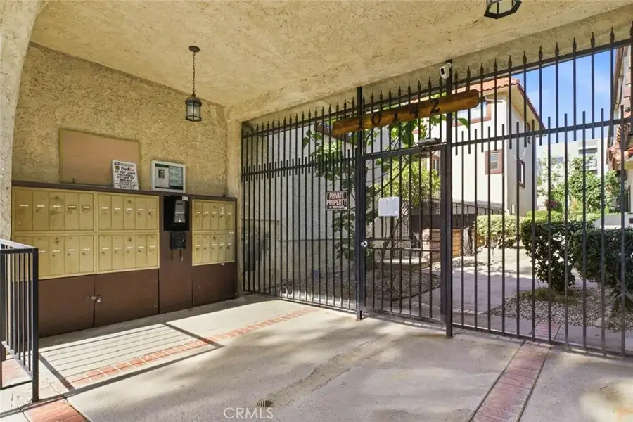10142 Samoa Avenue #28, Tujunga, CA 91042 - #3