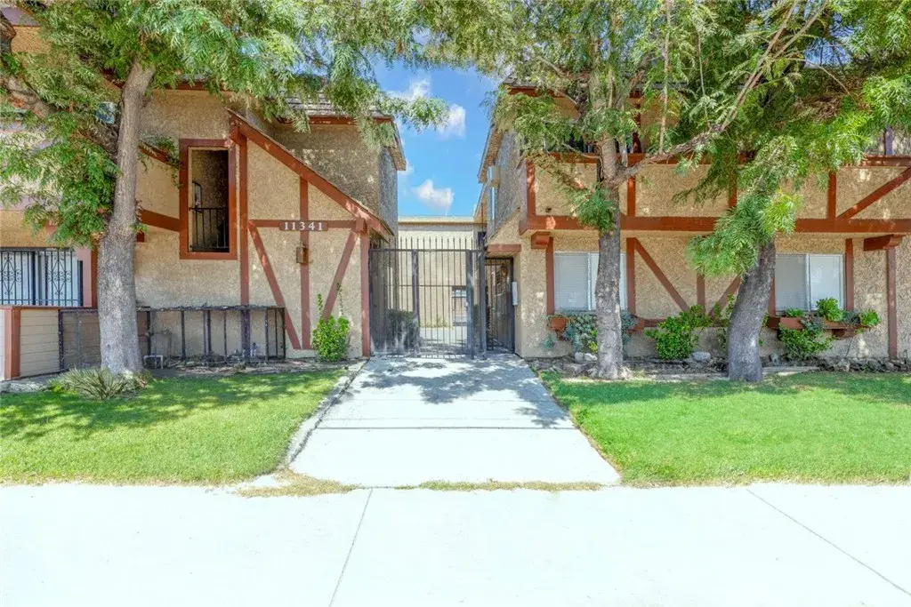 11341 Victory Boulevard, North Hollywood, CA 91606 - #1