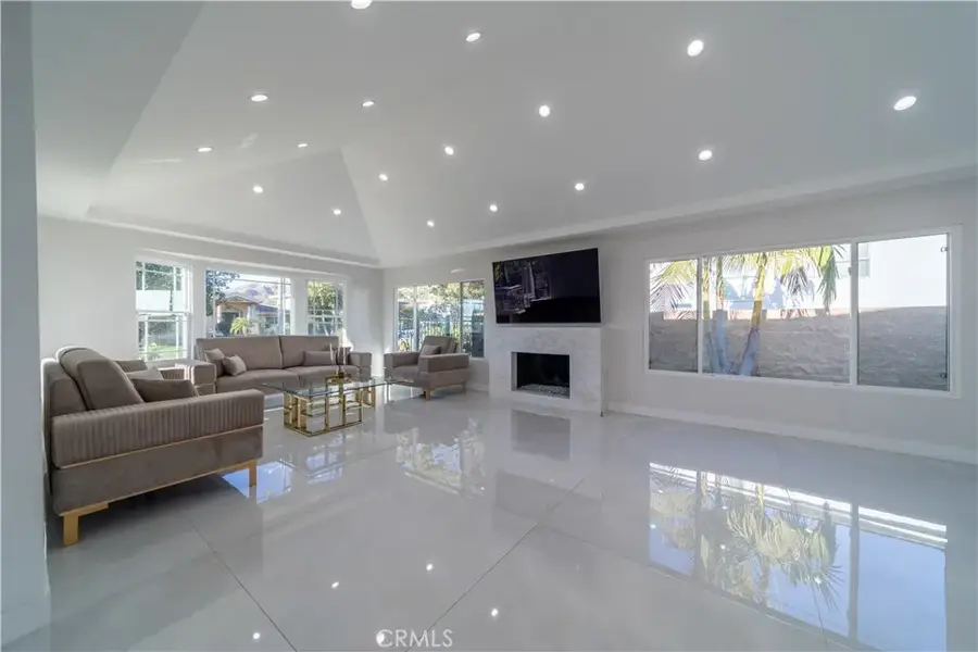 902 E Walnut Avenue, Burbank, CA 91501 - #2