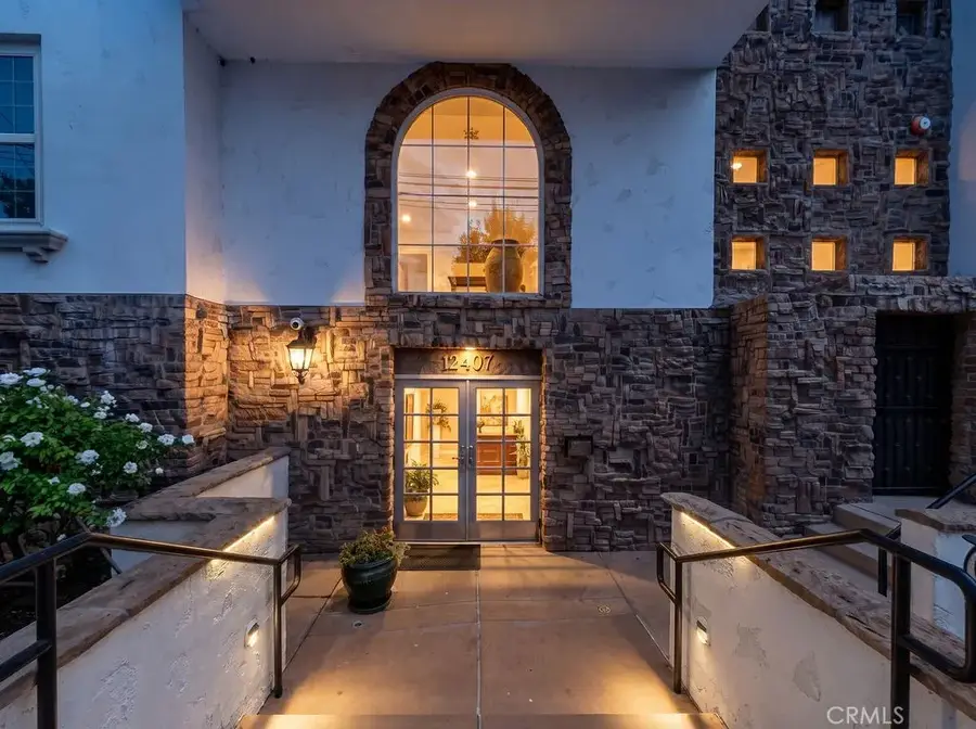 12407 Moorpark Street #104, Studio City, CA 91604 - #2