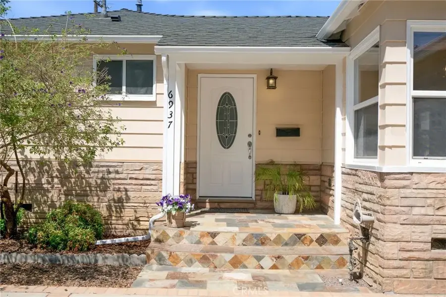 6937 Zelzah Avenue, Reseda, CA 91335 - #2