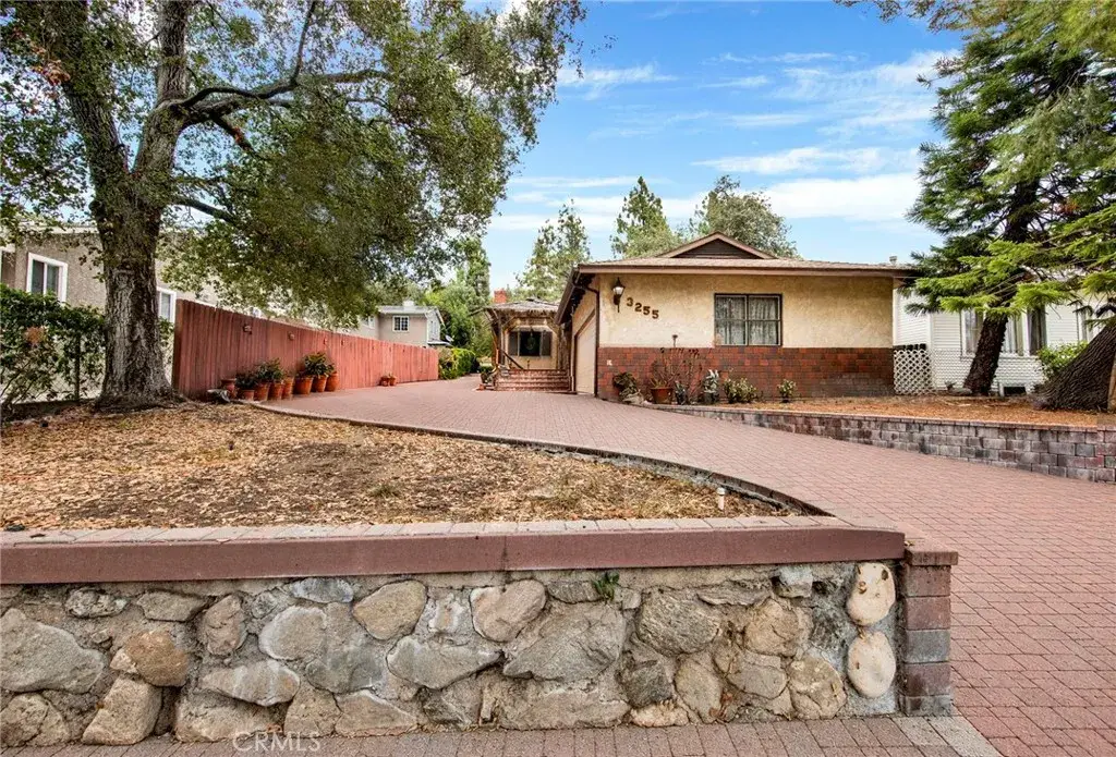 3255 Montrose, Glendale, CA 91214 - #1