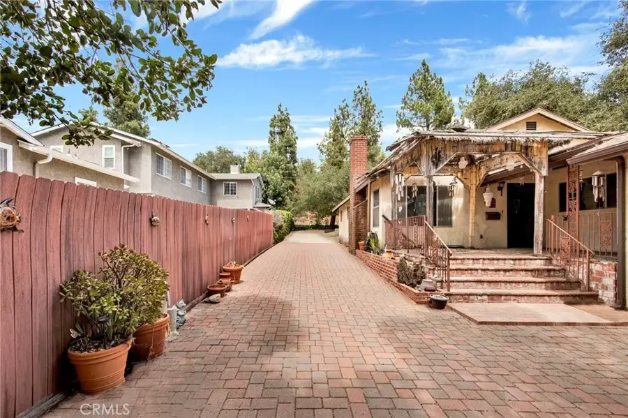 3255 Montrose, Glendale, CA 91214 - #3