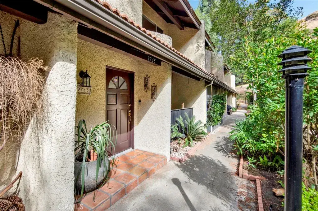 9745 Via Roma, Burbank, CA 91504 - #1