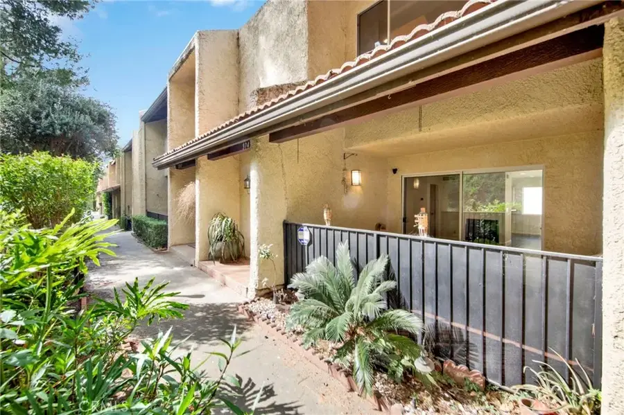9745 Via Roma, Burbank, CA 91504 - #2
