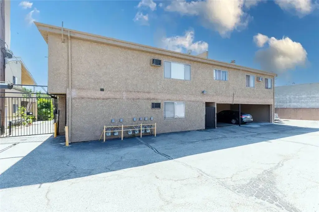 11341 Victory Boulevard, North Hollywood, CA 91606 - #1